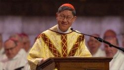 Luis Antonio Tagle bíboros az indianapolisi Nemzeti Eucharisztikus Kongresszus zárószentmiséjén