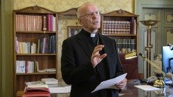 Apsa---mons.-Nunzio-Galantino-durante-lintervista-ai-media-vaticaniAEM.jpg