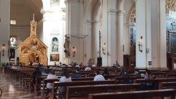 Iertarea de la Assisi: bisericuța Porțiuncula din interiorul bazilicii "Santa Maria degli Angeli" din Assisi (Umbria, Italia)