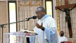 Père Hyppolite Agnigori, professeur d'Histoire de l'Église à Abidjan en Côte d'Ivoire.