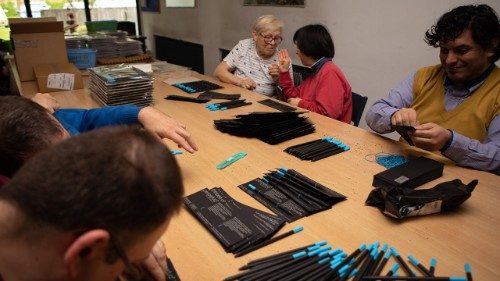 Children make pencils as part of the Agape-La Fraglia cooperative project