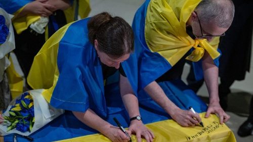 Ukrainian citizens who returned from Russian captivity during an exchange of prisoners of war in Kyiv.