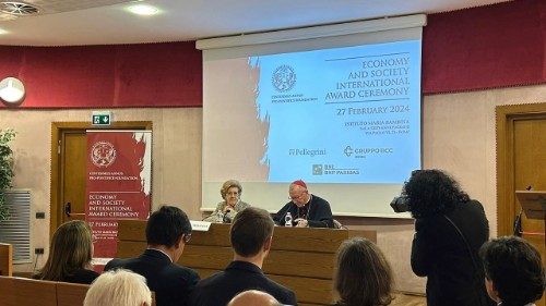 Cardinal Pietro Parolin at the award ceremony of the Economy and Society Prize