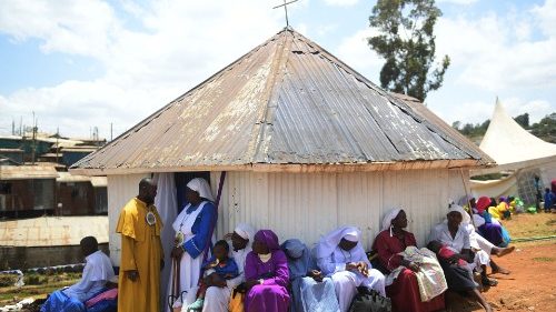 Procissão e celebração religiosa no Quénia