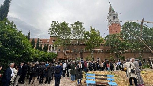 Garten des Vatikan-Pavillons bei der Architekturbiennale in Venedig