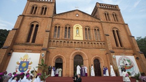 2021.03.12 Messa Cattedrale Bangui Apertura Porta Santa 2015.11.29