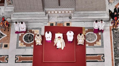 Il Papa durante l'omelia nella solennità dell'Ascensione nella Basilica di San Pietro