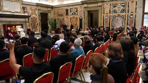 L'incontro di Papa Francesco in Sala Clementina con i pellegrini della diocesi di Ozamis (Filippine)