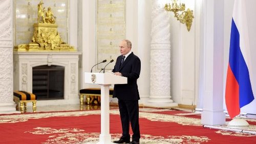 Putin al Cremlino durante l'incontro con gli studenti delle università militari