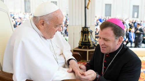 Monsignor Pavlo Honcharuk durante l'udienza generale