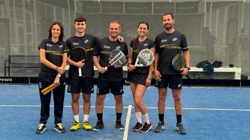 La squadra di padel di Athletica Vaticana