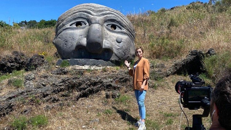 La conduttrice Giulia Nannini sul Vesuvio 