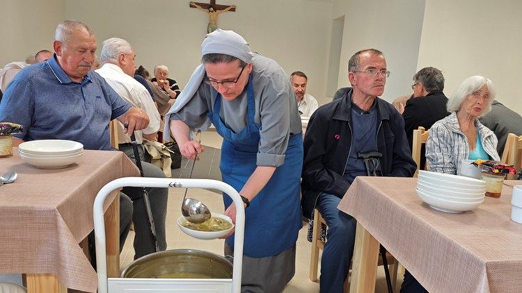 Pranzo per i poveri nel rifugio, 2024