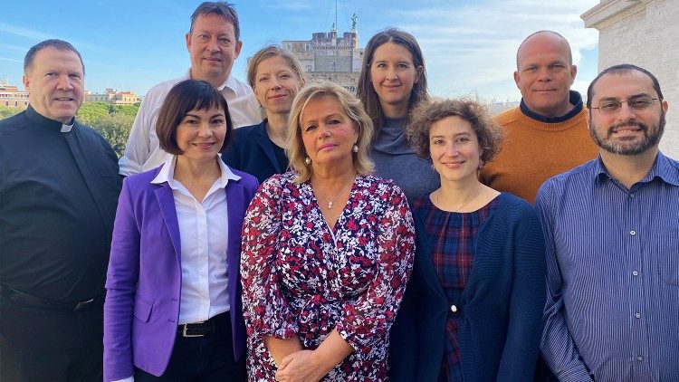 von links nach rechts: Pfr. Werner Demmel, Stefan von Kempis, Gudrun Sailer, Anne Preckel, Silvia Kritzenberger, Christine Seuss, Stefanie Stahlhofen, Gerhard Girardi, Mario Galgano 